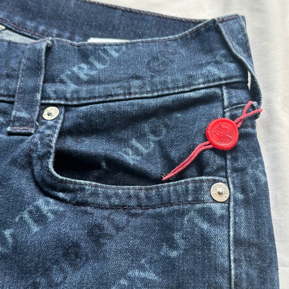 NWOT True Religion Men's Denim Jeans with Red Accent - Picture 6 of 9